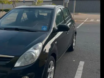 Gebraucht Hyundai i20 101 PS (74 kW) 2010 Schwarz Kleinwagen