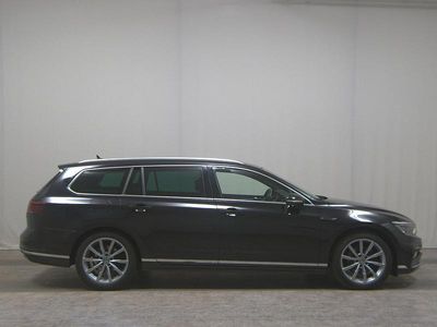 Usata VW Passat R-line 200 CV (147 kW) 2022 Nero Station wagon