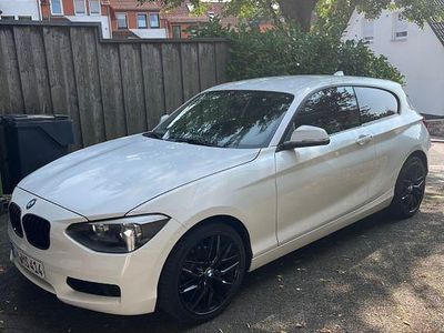 Gebraucht BMW 114 Advantage 102 PS (75 kW) 2014 Weiß Kleinwagen