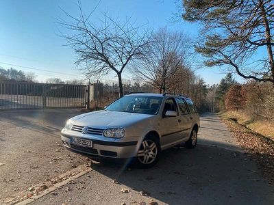 Grau Gebraucht 2003 VW Golf IV Kombi | 2.000 € (Fairer Preis)