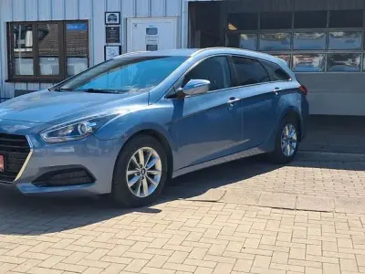 Gebraucht Hyundai i40 Classic 135 PS (99 kW) 2016 Blue spirit metallic Kombi