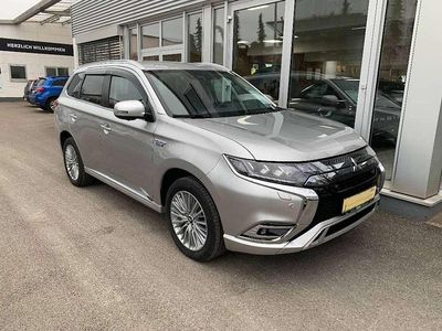 Gebraucht Mitsubishi Outlander P-HEV Plus 220 PS (161 kW) 2019 Sterlingsilber SUV