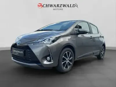 Gebraucht Toyota Yaris Hybrid Team 75 PS (55 kW) 2018 Grau Limousine