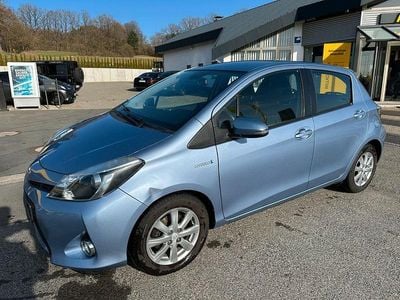 Gebraucht Toyota Yaris Hybrid Life 75 PS (55 kW) 2013 Blau Limousine