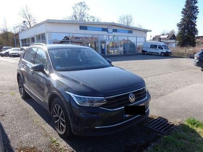 Gebraucht VW Tiguan Life 150 PS (110 kW) 2022 Grau SUV