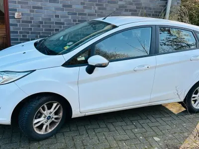 Gebraucht Ford Fiesta 75 PS (55 kW) 2017 Weiß Kleinwagen