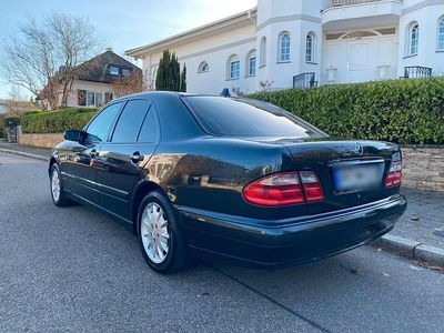 Gebraucht Mercedes E220 Classic 143 PS (105 kW) 2001 Limousine