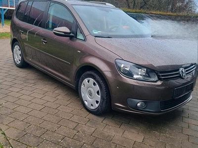 Gebraucht VW Touran 105 PS (77 kW) 2014 Braun Van / Kleinbus