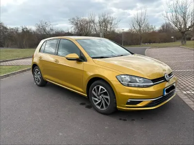 Używany VW Golf VII Sound 125 KM (91 kW) 2017 Złoty Sedan/Limuzyna