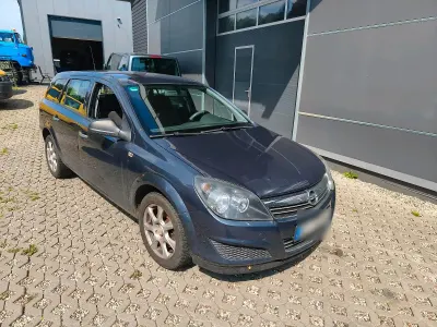 Gebraucht Opel Astra 100 PS (73 kW) 2010 Blau Kombi