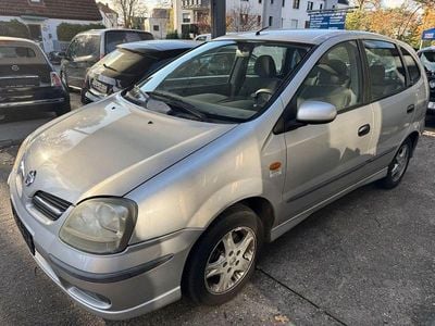 Nissan Almera Tino