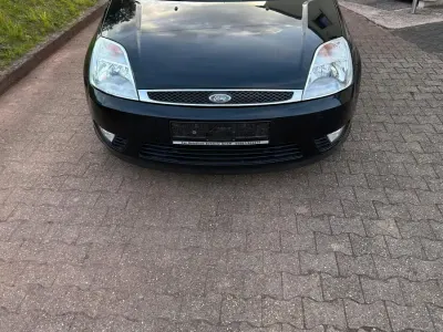 Gebraucht Ford Fiesta Ghia 69 PS (50 kW) 2004 Schwarz Kleinwagen