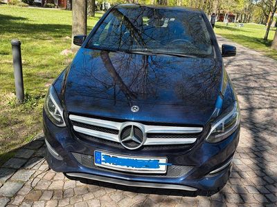Usata Mercedes B200 136 CV (100 kW) 2018 Blu Monovolume