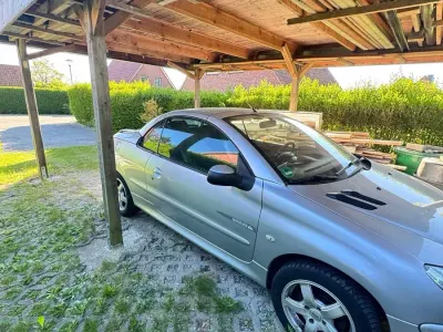 Gebraucht Peugeot 206 CC 109 PS (80 kW) 2005 Silber Cabrio