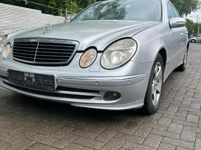 Gebraucht Mercedes E270 177 PS (130 kW) 2002 Silber Limousine