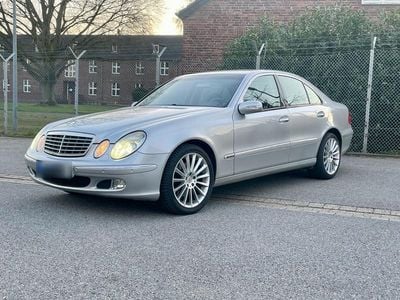 Gebraucht Mercedes E320 224 PS (164 kW) 2002 Silber Limousine