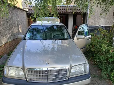 Gebraucht Mercedes C180 Classic 122 PS (89 kW) 1996 Braun Limousine
