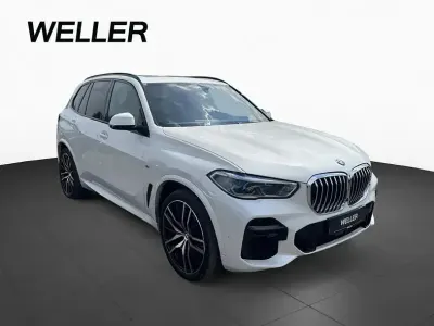 Gebraucht BMW X5 M Sport 352 PS (258 kW) 2023 Mineralweiß (weiß) SUV
