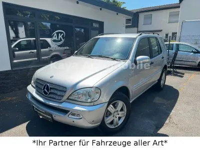 Gebraucht Mercedes ML270 163 PS (119 kW) 2003 Silber SUV