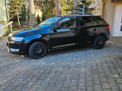 Schwarz Gebraucht 2014 Skoda Rapid Limousine | 8.498 €