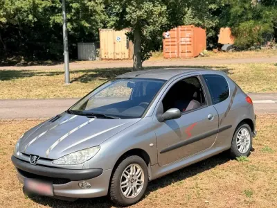 Gebraucht Peugeot 206 60 PS (44 kW) 2003 Silber Kleinwagen