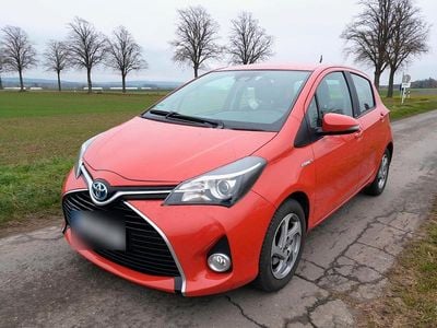 Gebraucht Toyota Yaris Hybrid Edition-S 101 PS (74 kW) 2016 Rot Kleinwagen