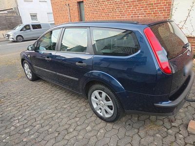 Gebraucht Ford Focus Trend 145 PS (106 kW) 2005 Blau Kombi