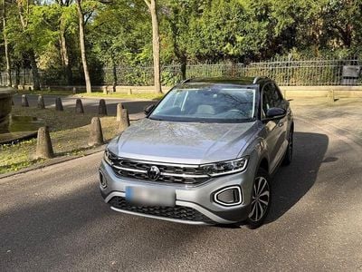 Käytetty VW T-Roc Style 150 HP (110 kW) 2023 Hopea Katumaasturi