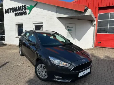 Gebraucht Ford Focus Business Edition 125 PS (91 kW) 2017 Grau Limousine
