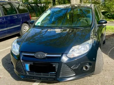 Używany Ford Focus 101 KM (74 kW) 2013 Czarny Sedan/Limuzyna