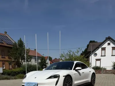 Gebraucht Porsche Taycan Basis 350 kW (476 PS) 2023 Weiß Limousine