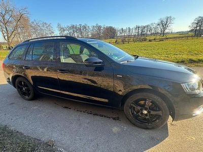 Schwarz Gebraucht 2016 Skoda Octavia Joy Kombi | 11.499 € (Fairer Preis)