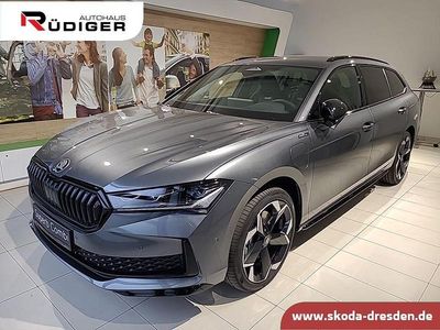 Neu Skoda Superb SportLine 150 PS (110 kW) 2026 Grau Kombi