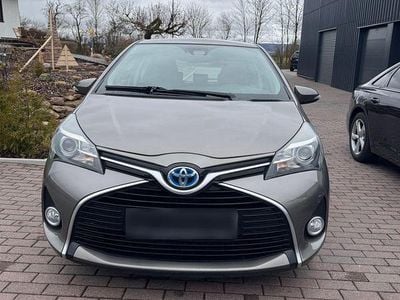 Gebraucht Toyota Yaris Hybrid Edition-S 101 PS (74 kW) 2016 Grau Kleinwagen