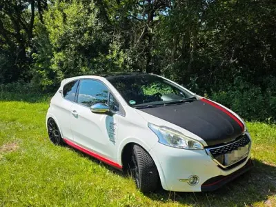 Gebraucht Peugeot 208 GTi 200 PS (147 kW) 2014 Weiß Kleinwagen