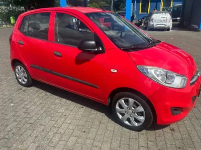 Gebraucht Hyundai i10 Classic 69 PS (50 kW) 2012 Rot Kleinwagen