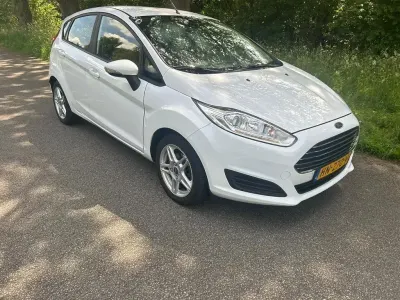 Gebraucht Ford Fiesta Style 95 PS (69 kW) 2015 Weiß Kleinwagen