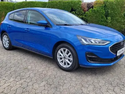 Gebraucht Ford Focus Cool & Connect 125 PS (91 kW) 2022 Dynamicblau metallic Limousine