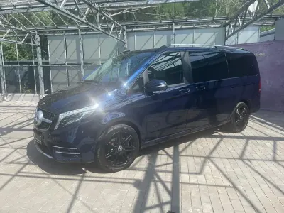 Gebraucht Mercedes V300 AMG 237 PS (174 kW) 2021 Blau Van / Kleinbus