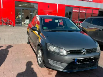 Gebraucht VW Polo 75 PS (55 kW) 2010 Grau Kleinwagen