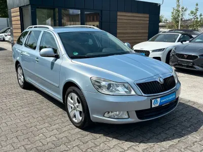 Gebraucht Skoda Octavia Elegance 122 PS (89 kW) 2010 Unbekannt (metallic) Kombi