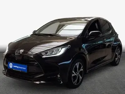 Gebraucht Toyota Yaris Hybrid Team 116 PS (85 kW) 2024 Schwarz Limousine