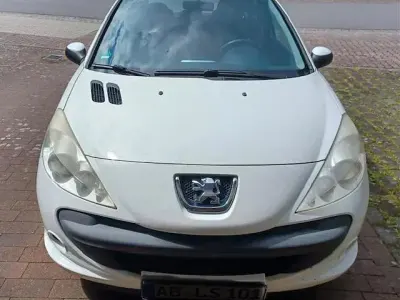 Używany Peugeot 206 60 KM (44 kW) 2011 Biały Hatchback