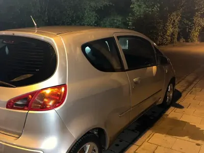 Gebraucht Mitsubishi Colt Motion 75 PS (55 kW) 2006 Silber Limousine