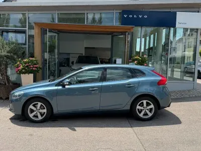 Gebraucht Volvo V40 You! 120 PS (88 kW) 2014 Blau Limousine