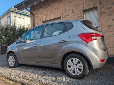 Gebraucht Hyundai ix20 90 PS (66 kW) 2012 Grau Kleinwagen