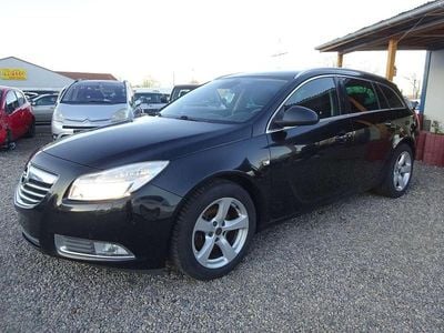 Usado Opel Insignia Design Edition 131 HP (96 kW) 2011 Cinzento Carrinha