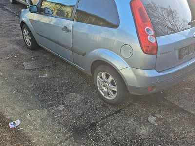 Gebraucht Ford Fiesta 69 PS (50 kW) 2006 Blau Kleinwagen