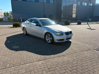 Gebraucht BMW 325 218 PS (160 kW) 2007 Silber Coupé
