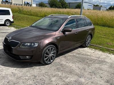 Braun Gebraucht 2015 Skoda Octavia LAURIN & KLEMENT Kombi | 13.999 € (Etwas zu teuer)